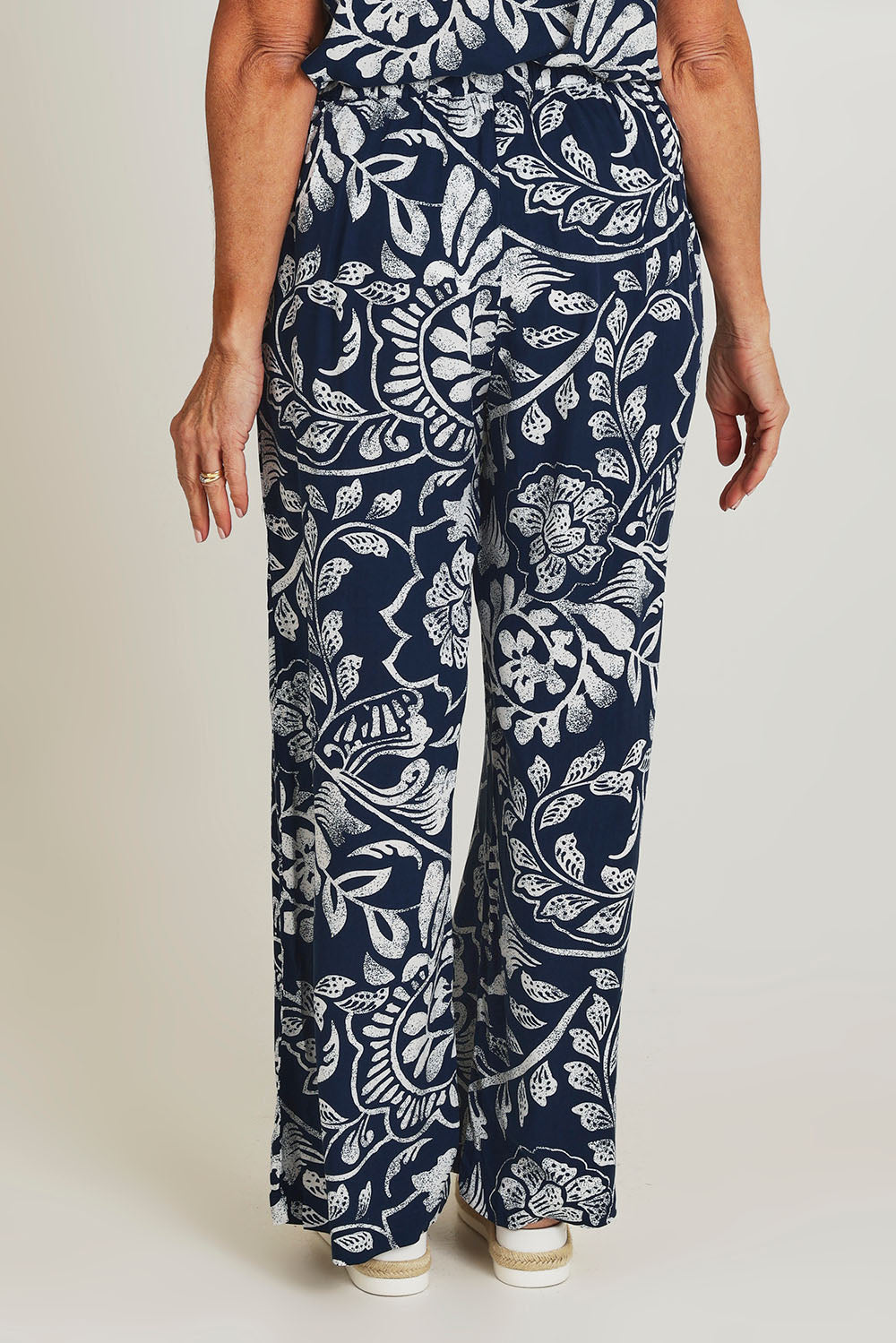 Model Sandy wearing size 10 of the Loose Fit Pant in colour Navywhite (Blue), from the back