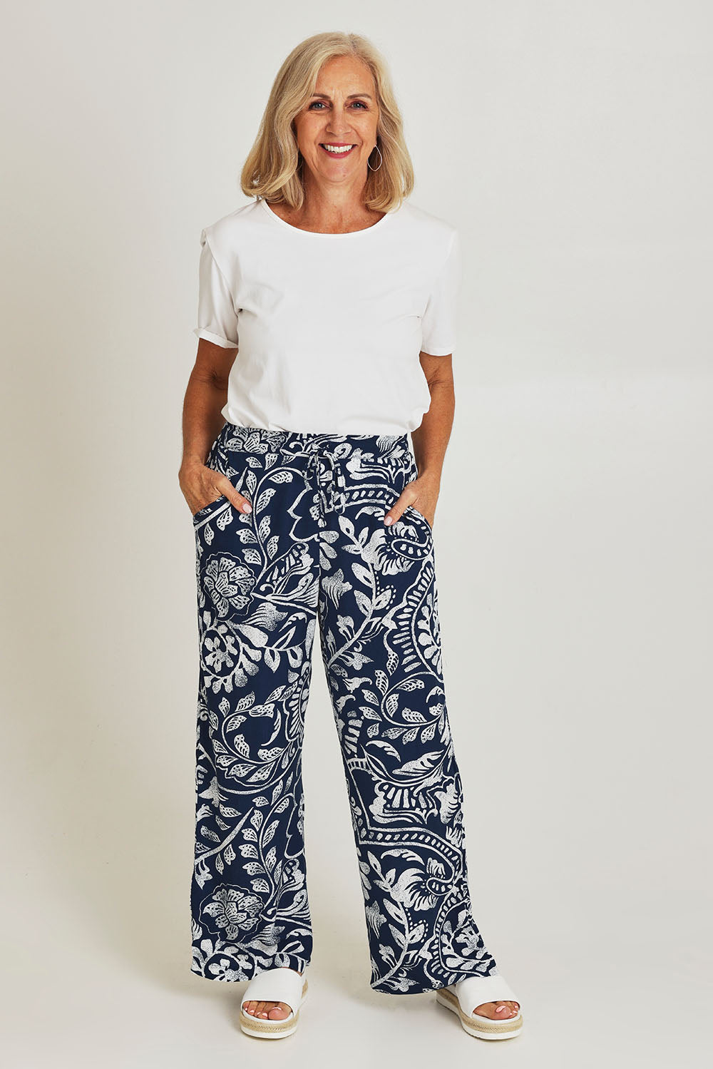 Model Sandy wearing size 10 of the Loose Fit Pant in colour Navywhite (Blue), from the front, showing the whole outfit