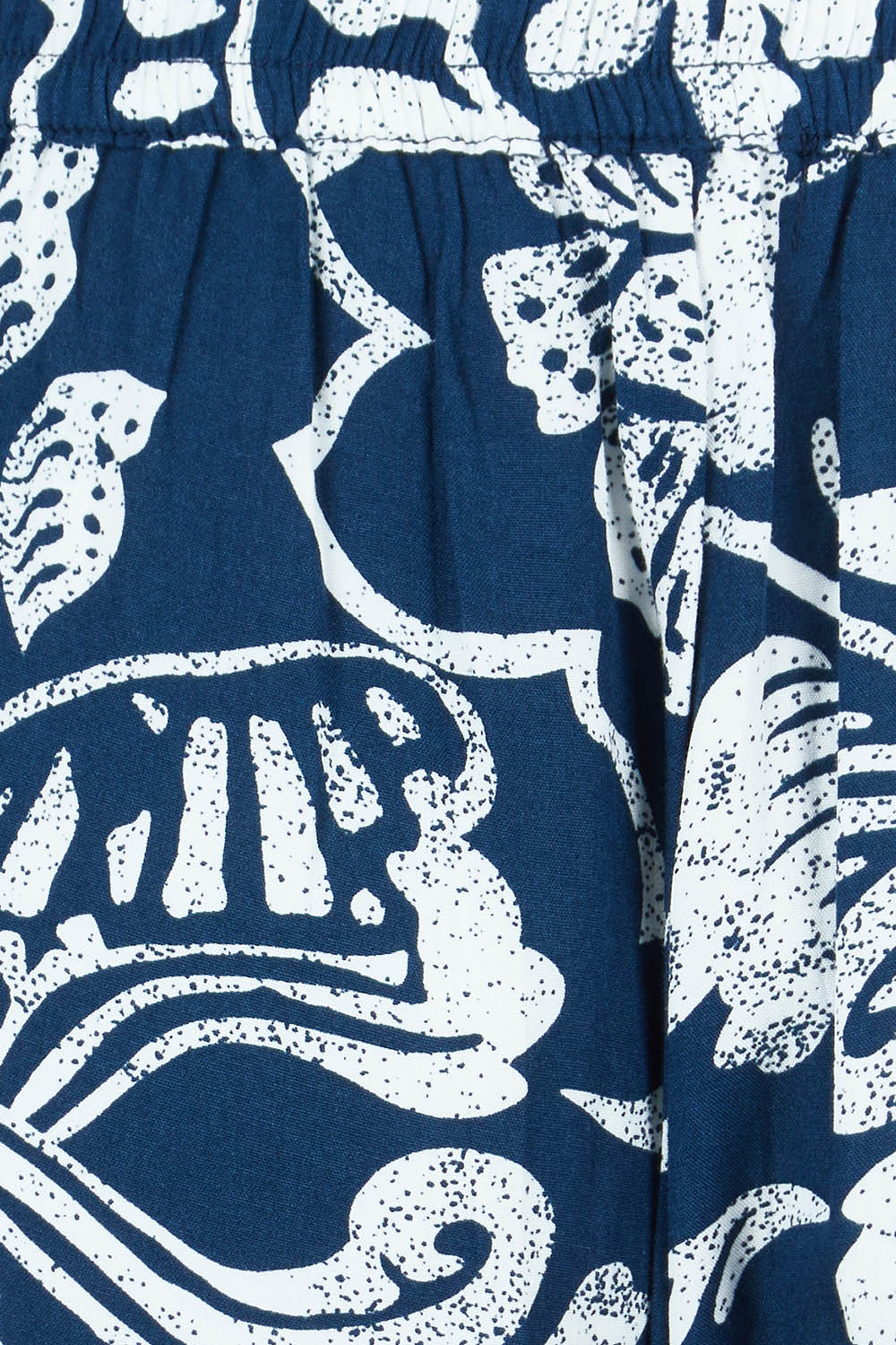 Product shot of the Loose Fit Pant in colour Navywhite (Blue), detail