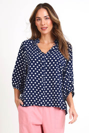 Model Madelinec wearing size 10 of the Relaxed Print Top – Navywhite in colour Navywhite, in a cropped view