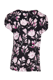Product shot of the Kirra Pintuck Top – Blkfloral in colour Blkfloral, from the back