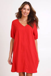 Model Madelinec wearing size 10 of the Core Linen V Shift Dress – Lipstick in colour Lipstick, in a cropped view