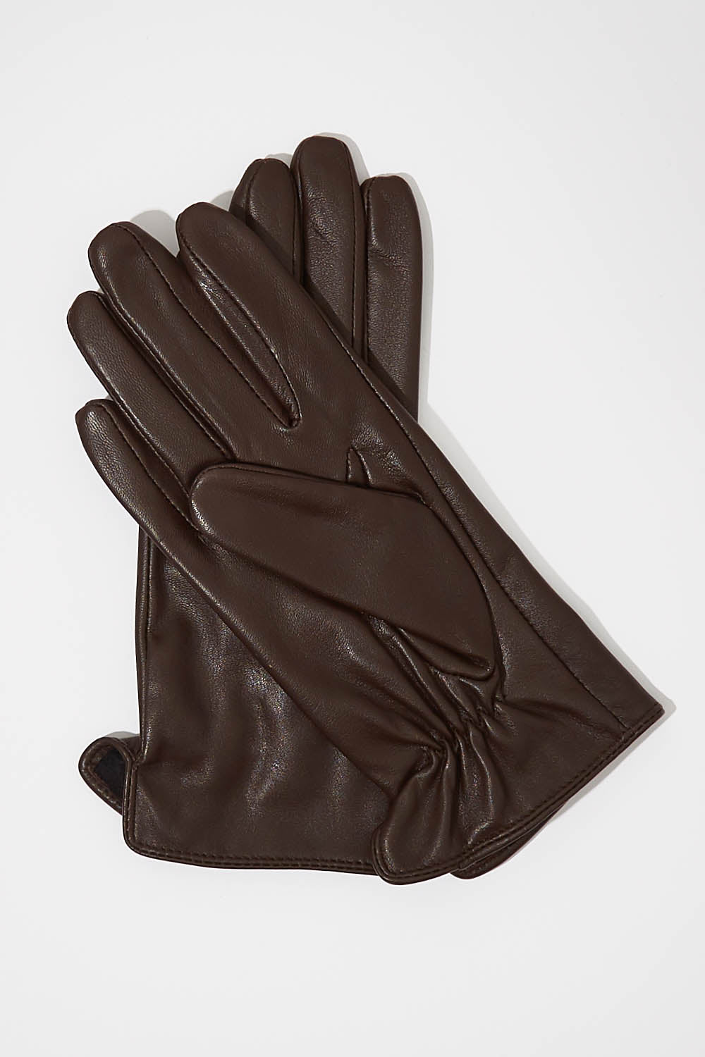 A model wearing size S of the Classic Leather Gloves in colour Chocolate, from the front, showing the whole outfit
