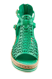 Product shot of the Accra Leather Sandal in colour Emerald (Green), detail