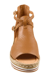 Product shot of the Alexys Leather Flatform - Darktan in colour Darktan, showing detail
