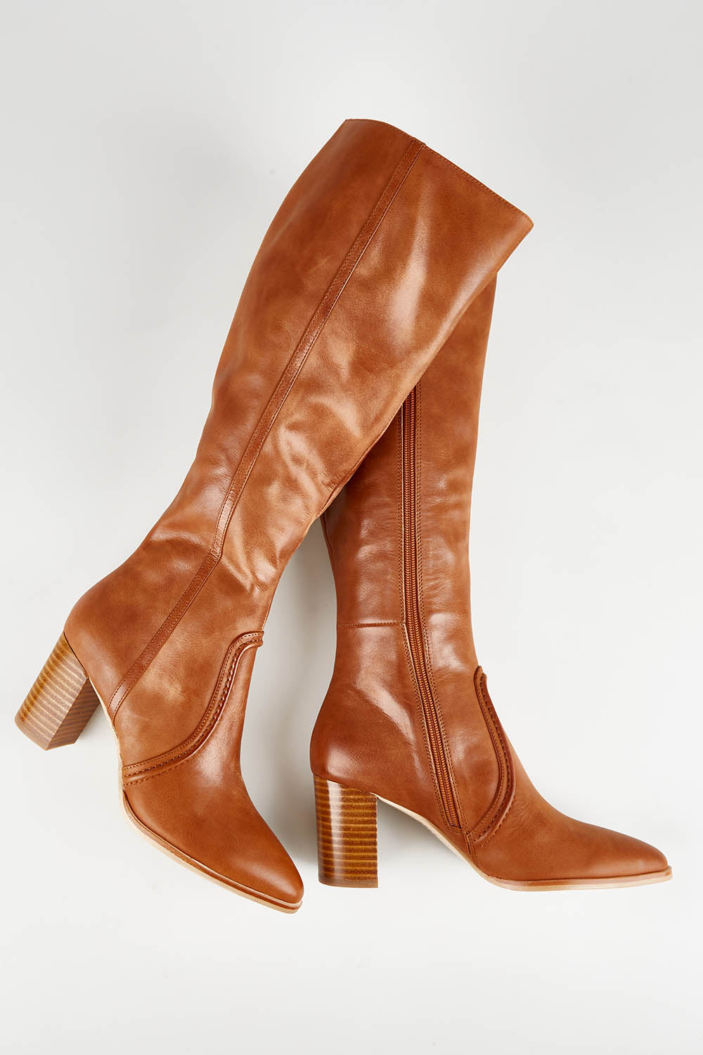 A model wearing size 37 of the Ammies Leather Boot in colour Cognac, from the front, showing the whole outfit