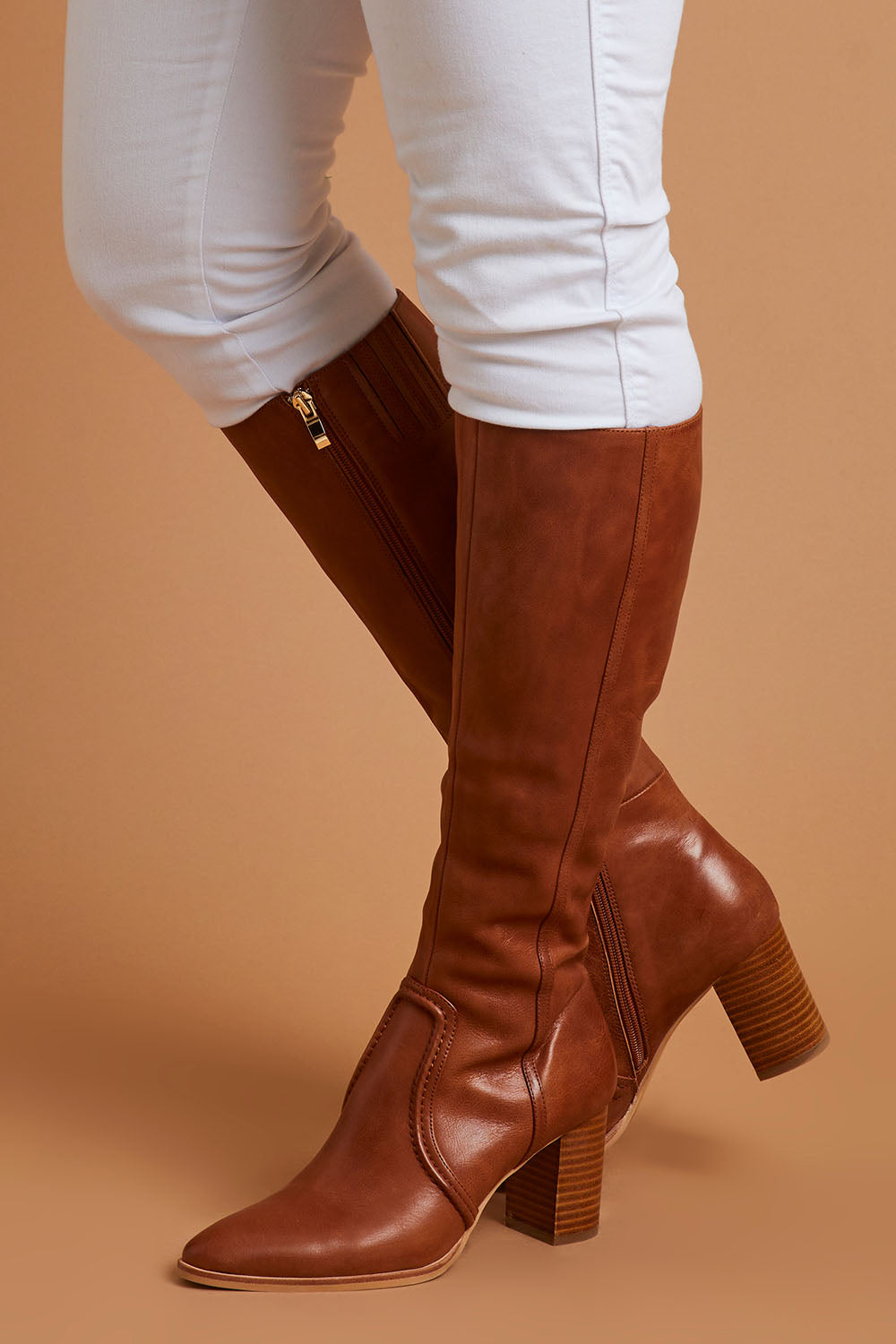 A model wearing size 38 of the Ammies Leather Boot in colour Cognac, from the front, showing the whole outfit