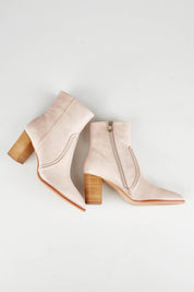 A model wearing size 37 of the Anahi Leather Ankle Boot in colour Nougat, from the front, showing the whole outfit