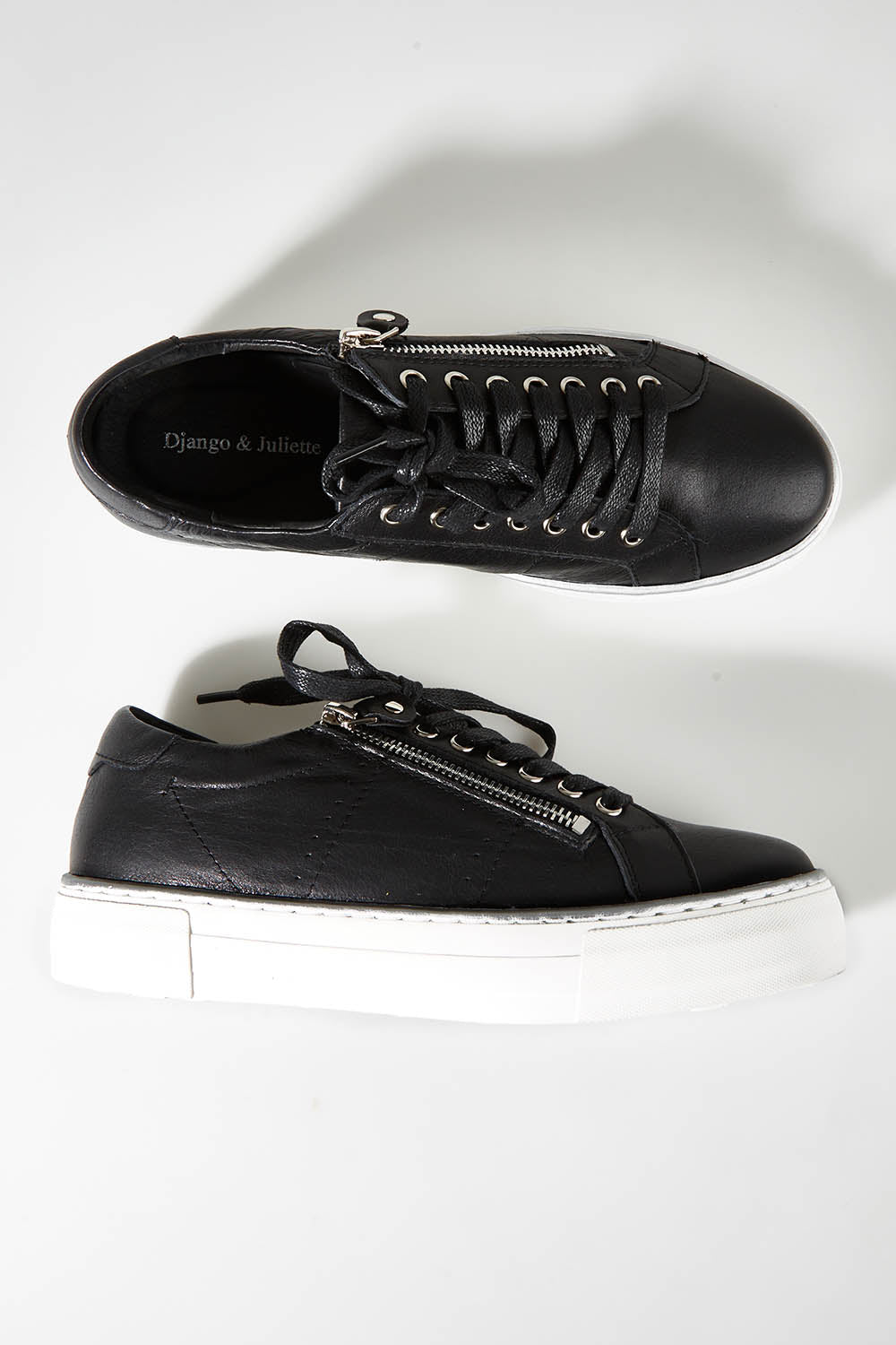 A model wearing size 36 of the Froggy Leather Sneaker in colour Blkwhtlea (Black), from the front, showing the whole outfit