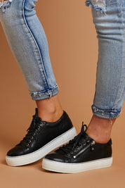 A model wearing size 38 of the Froggy Leather Sneaker in colour Blkwhtlea (Black), from the front, showing the whole outfit