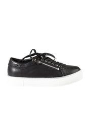 Product shot of the Froggy Leather Sneaker in colour Blkwhtlea (Black), from the front