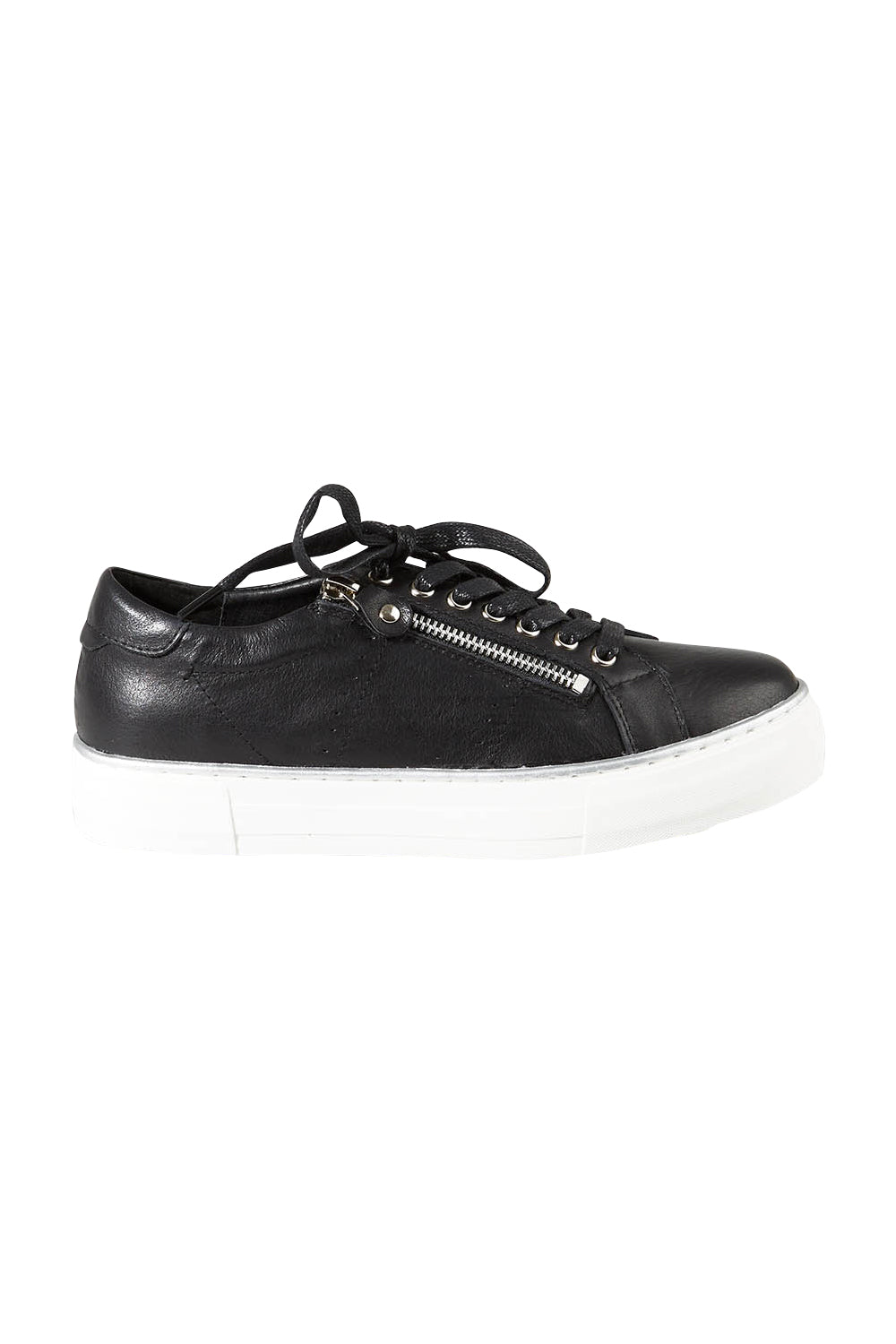 Product shot of the Froggy Leather Sneaker in colour Blkwhtlea (Black), from the front