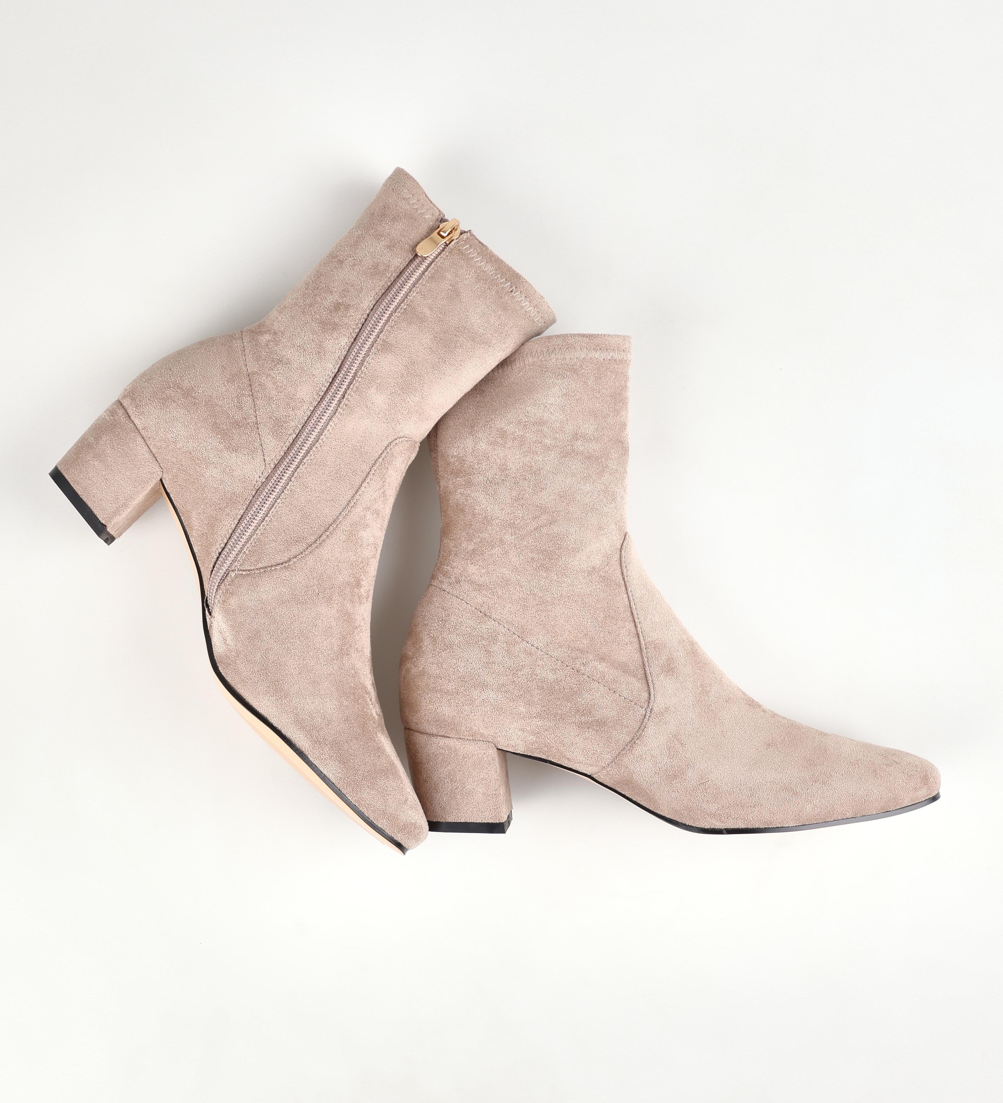 A model wearing size 37 of the Hartful Stretch Ankle Boot in colour Taupemicro, from the front, showing the whole outfit