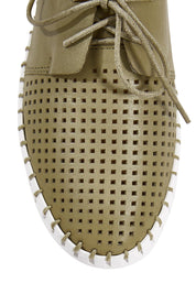 Product shot of the Huston Leather Flat in colour Khaki (Green), detail