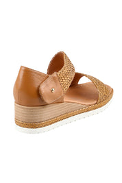 Product shot of the Ide Leather Heel in colour Darktan, from the back