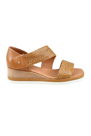 Product shot of the Ide Leather Heel in colour Darktan, from the front