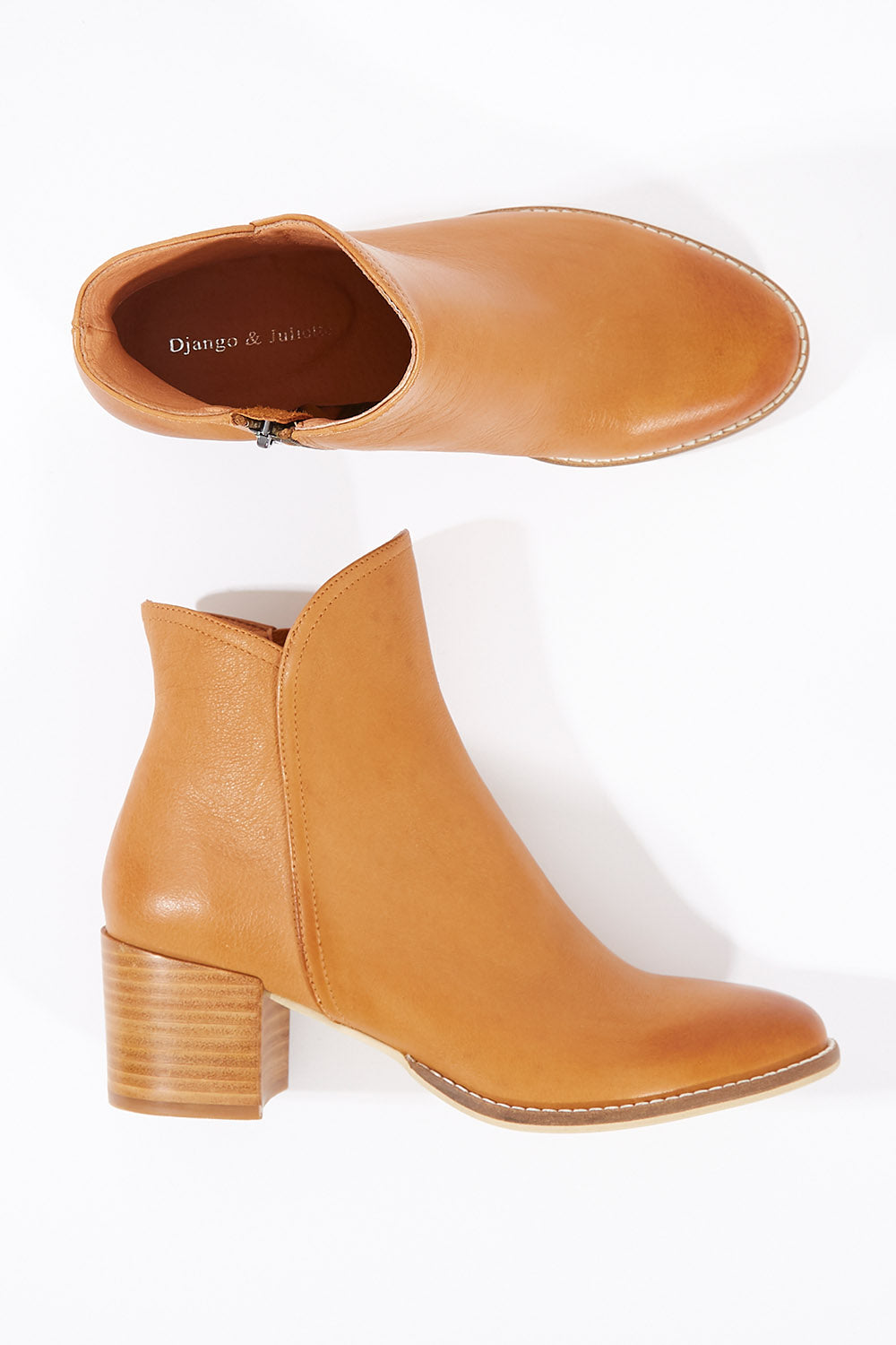 A model wearing size 37 of the Mockas Ankle Boot in colour Dktan, from the front, showing the whole outfit