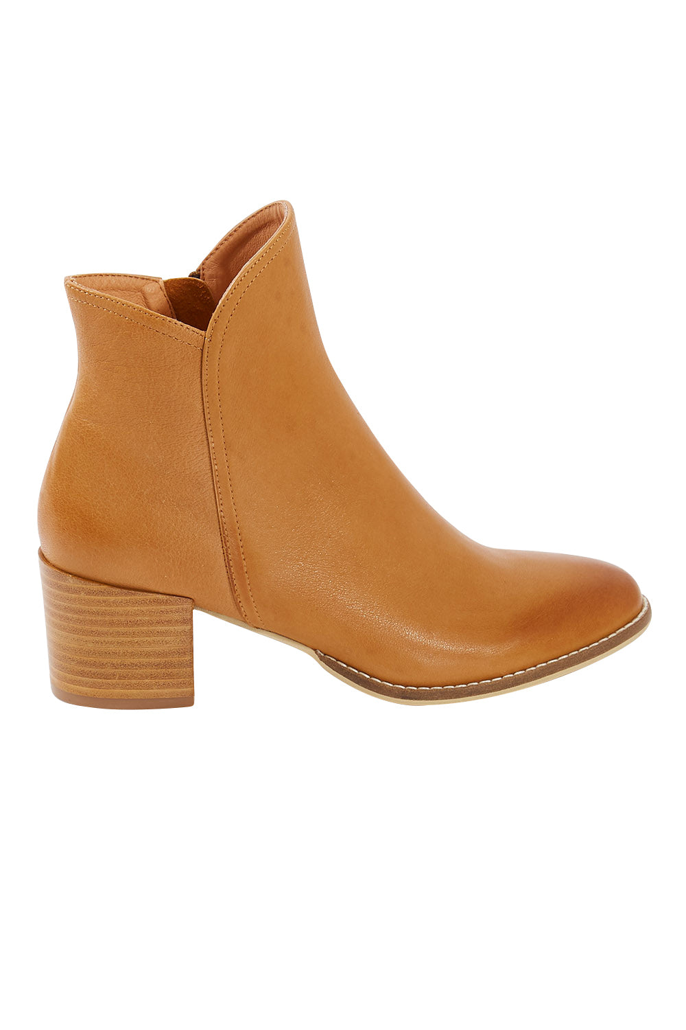 Product shot of the Mockas Ankle Boot in colour Dktan, from the front