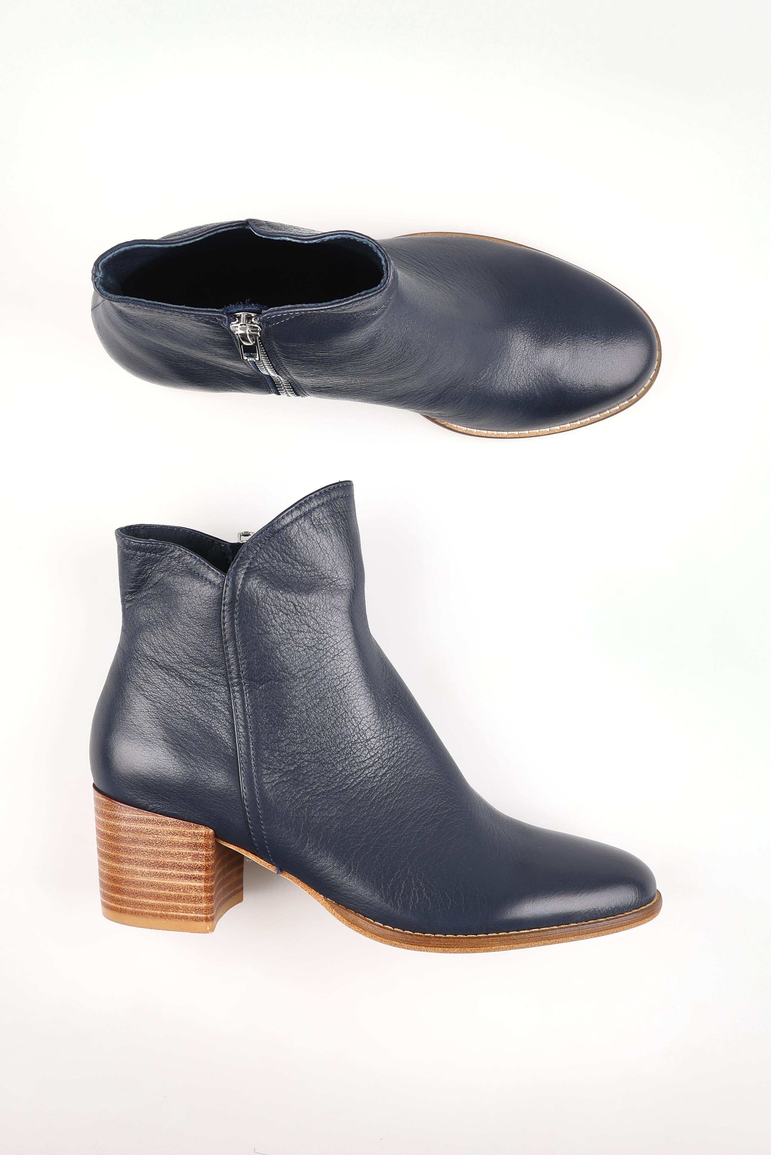 A model wearing size 37 of the Mockas Ankle Boot in colour Navyleath (Blue), from the front, showing the whole outfit