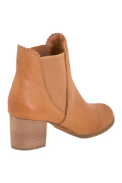 Product shot of the Sadore Boot in colour TanLeath, from the back
