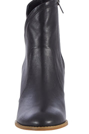 Product shot of the Slack Boot in colour Black (Black), detail