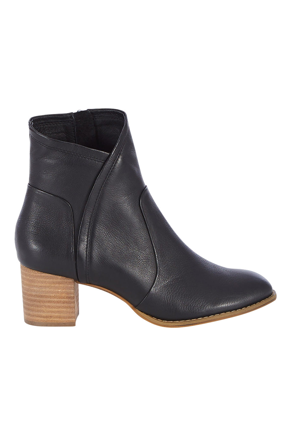 Product shot of the Slack Boot in colour Black (Black), from the front