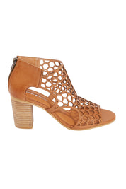 Product shot of the Viable Leather Heel in colour Tan, from the front