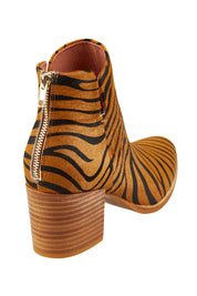 Product shot of the Zills Leather Ankle Boot in colour Tantiger, from the back