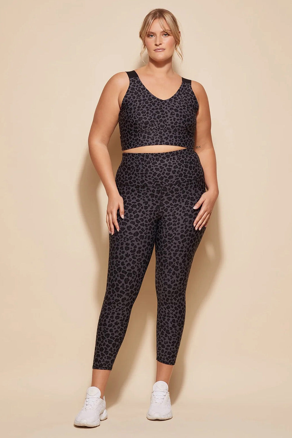 A model wearing the Utopia Tight in colour Leopardsmk (Grey), from the front, showing the whole outfit