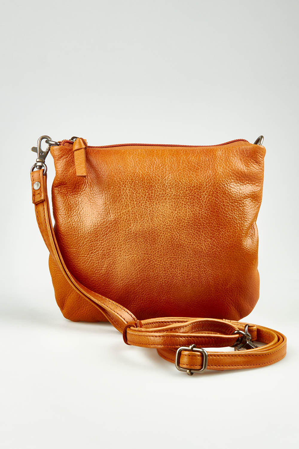 A model wearing size OneSize of the Castle In The Sky Leather Bag in colour Tan, from the front, showing the whole outfit
