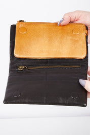 A model wearing size OneSize of the Jane Leather Purse in colour Blacktan (Black), from the front, showing the whole outfit
