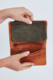 Model Steph wearing size OneSize of the Jane Leather Purse in colour Tanolive, from the front, cropped image