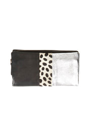Product shot of the Lasca Leather Purse in colour Silvspoblk (Black), from the front
