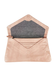 Product shot of the Riley Leather Clutch in colour Duskypink (Pink), detail