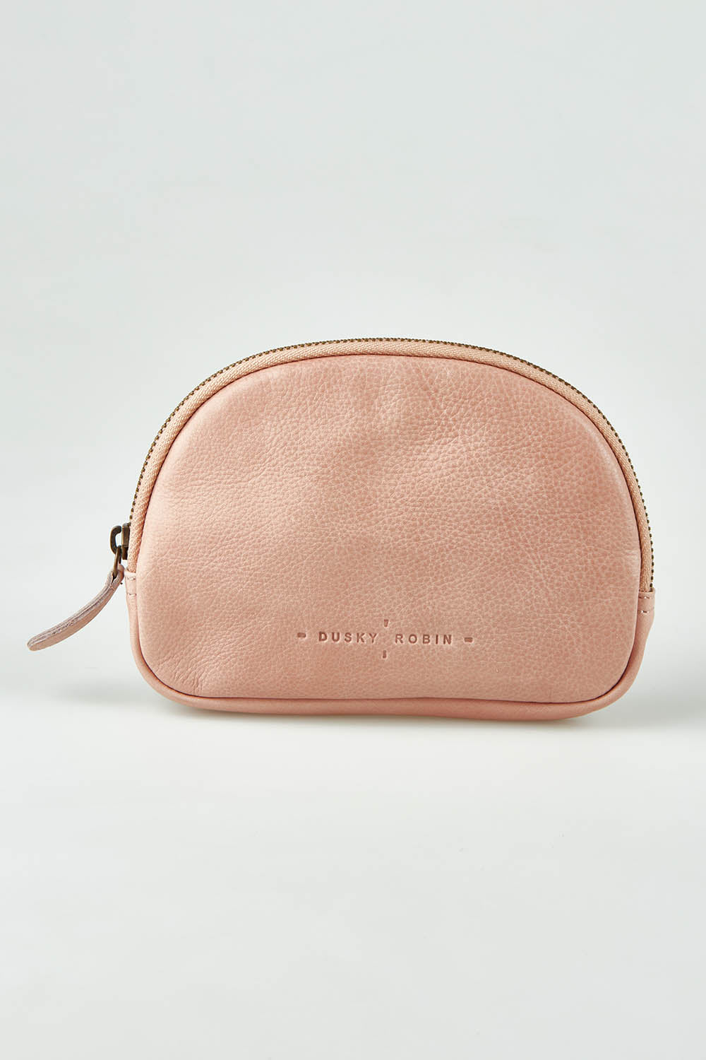 A model wearing the Romi Leather Clutch in colour Dustypink (Pink), from the front, showing the whole outfit