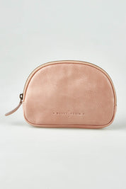 A model wearing the Romi Leather Clutch in colour Dustypink (Pink), from the front, showing the whole outfit