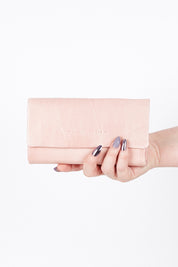 A model wearing size OneSize of the Rose Leather Purse in colour Duskypink (Pink), from the front, showing the whole outfit