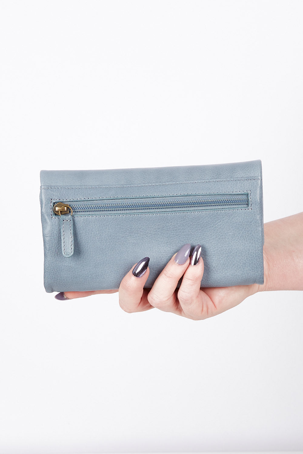 A model wearing size OneSize of the Rose Leather Purse in colour Steelgrey (Grey), from the front, showing the whole outfit