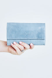 Model Steph wearing size OneSize of the Rose Leather Purse in colour Steelgrey (Grey), from the front, cropped image