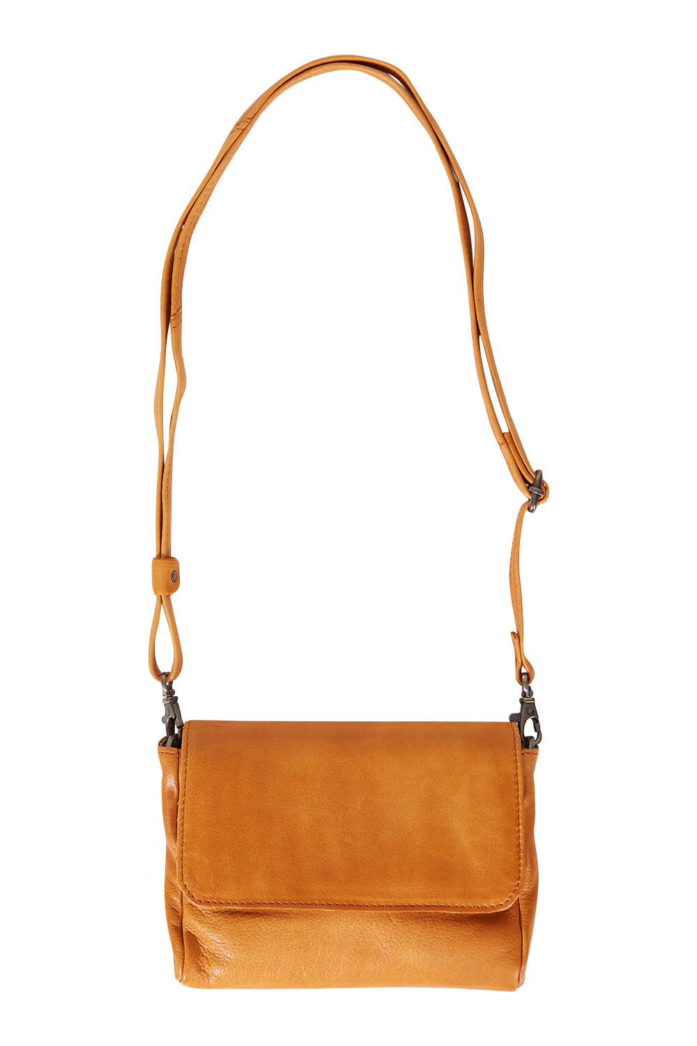 Product shot of the Sara Leather Bag in colour Tan, from the front