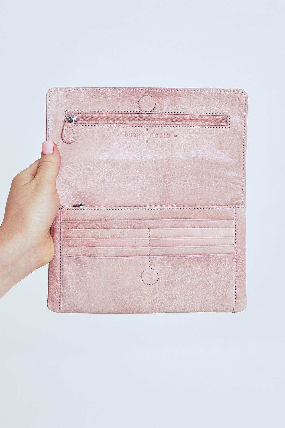 Model Steph wearing size OneSize of the Sirena Leather Purse in colour Duskypink (Pink), from the front, cropped image