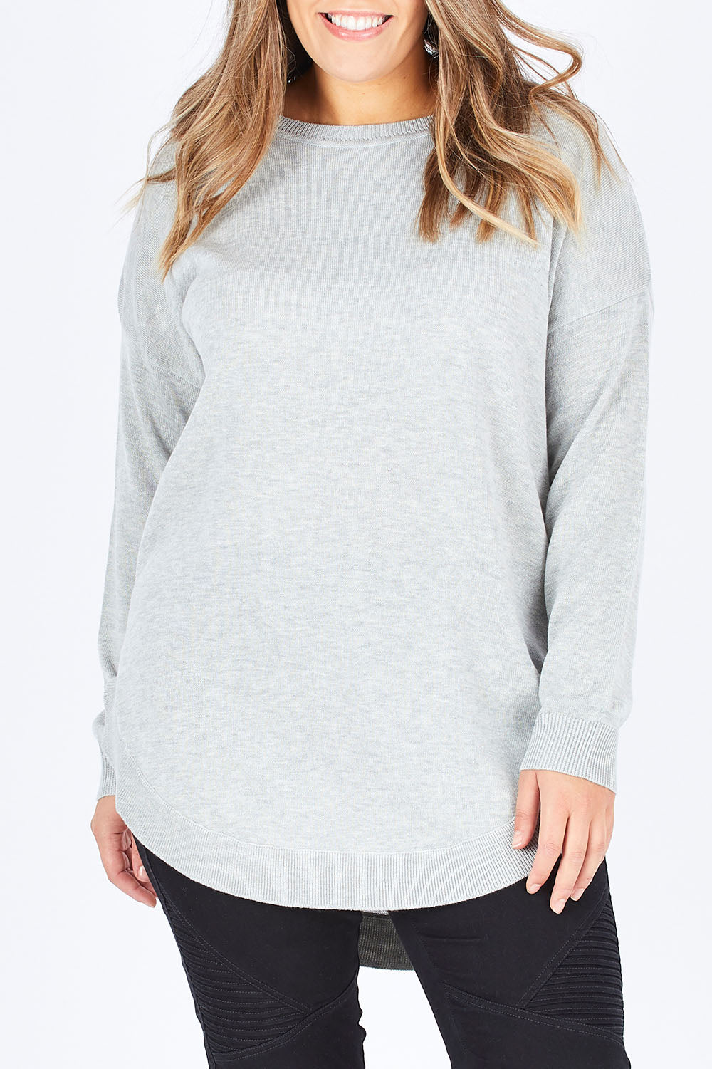 Model Natalia wearing size OneSize of the Eden Knit in colour Marle (Grey), from the front, cropped image