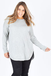 Model Natalia wearing size OneSize of the Eden Knit in colour Marle (Grey), from the front, cropped image