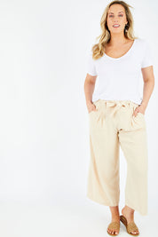 Model Jess wearing size L of the Manyara Culotte in colour Clay, from the front, showing the whole outfit
