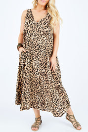 Model Hayley wearing size OneSize of the Savannah Maxi in colour Cheetah, from the front, cropped image