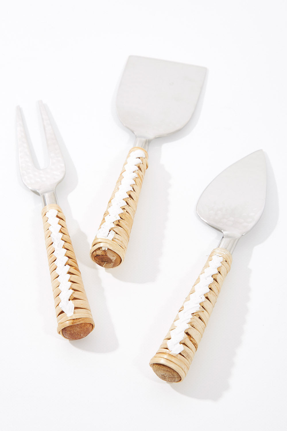 A model wearing size OneSize of the Londolozi Knife Set in colour Natural (Metallics), from the front, showing the whole outfit