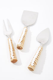 A model wearing size OneSize of the Londolozi Knife Set in colour Natural (Metallics), from the front, showing the whole outfit
