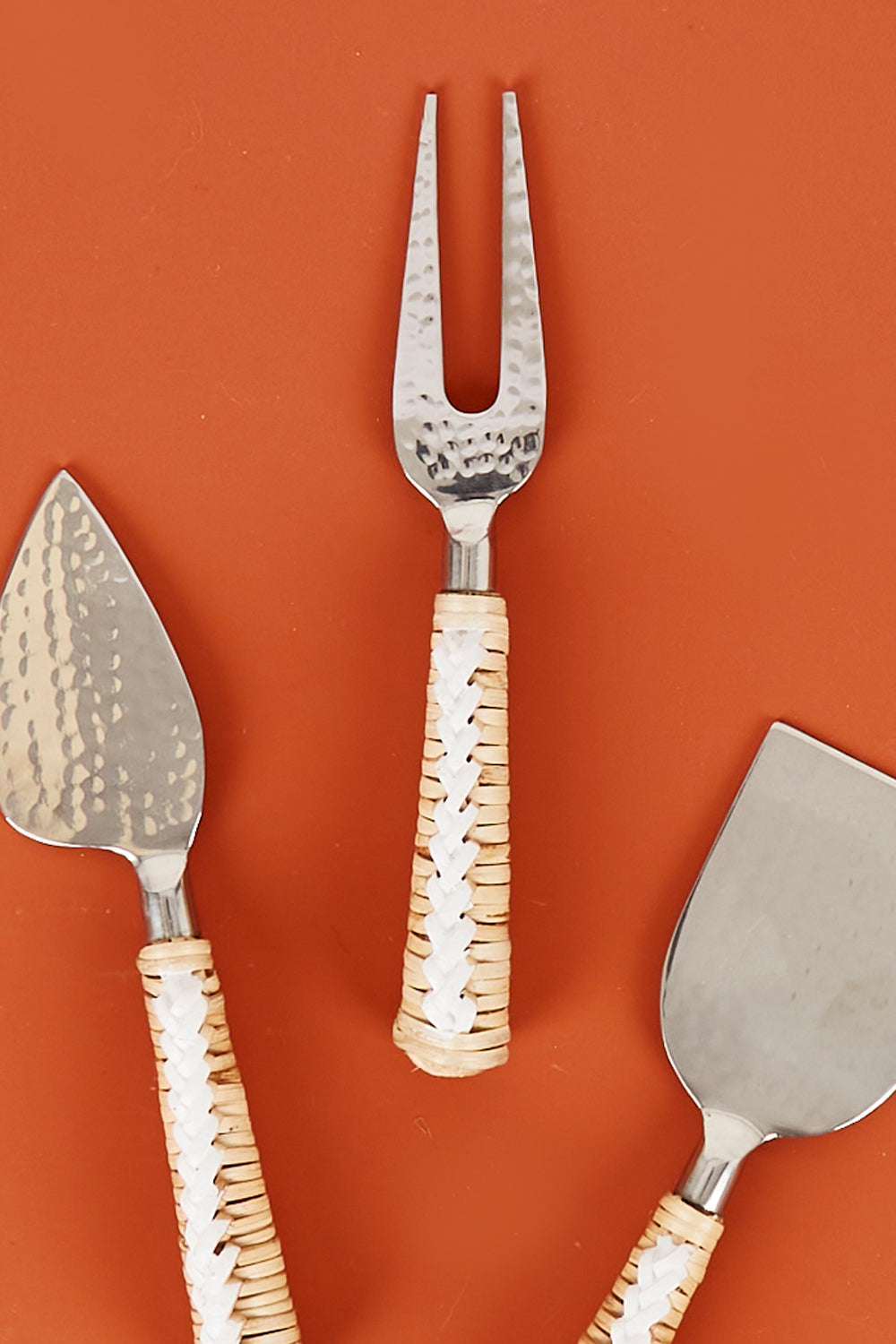 A model wearing size OneSize of the Londolozi Knife Set in colour Natural (Metallics), from the front, showing the whole outfit