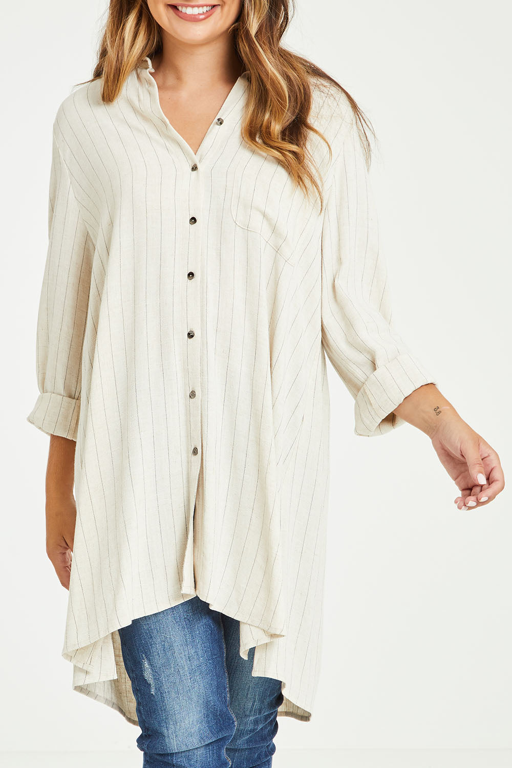 Model Tahlia wearing the Hubert Shirt in colour Hemp (White), from the front, cropped image