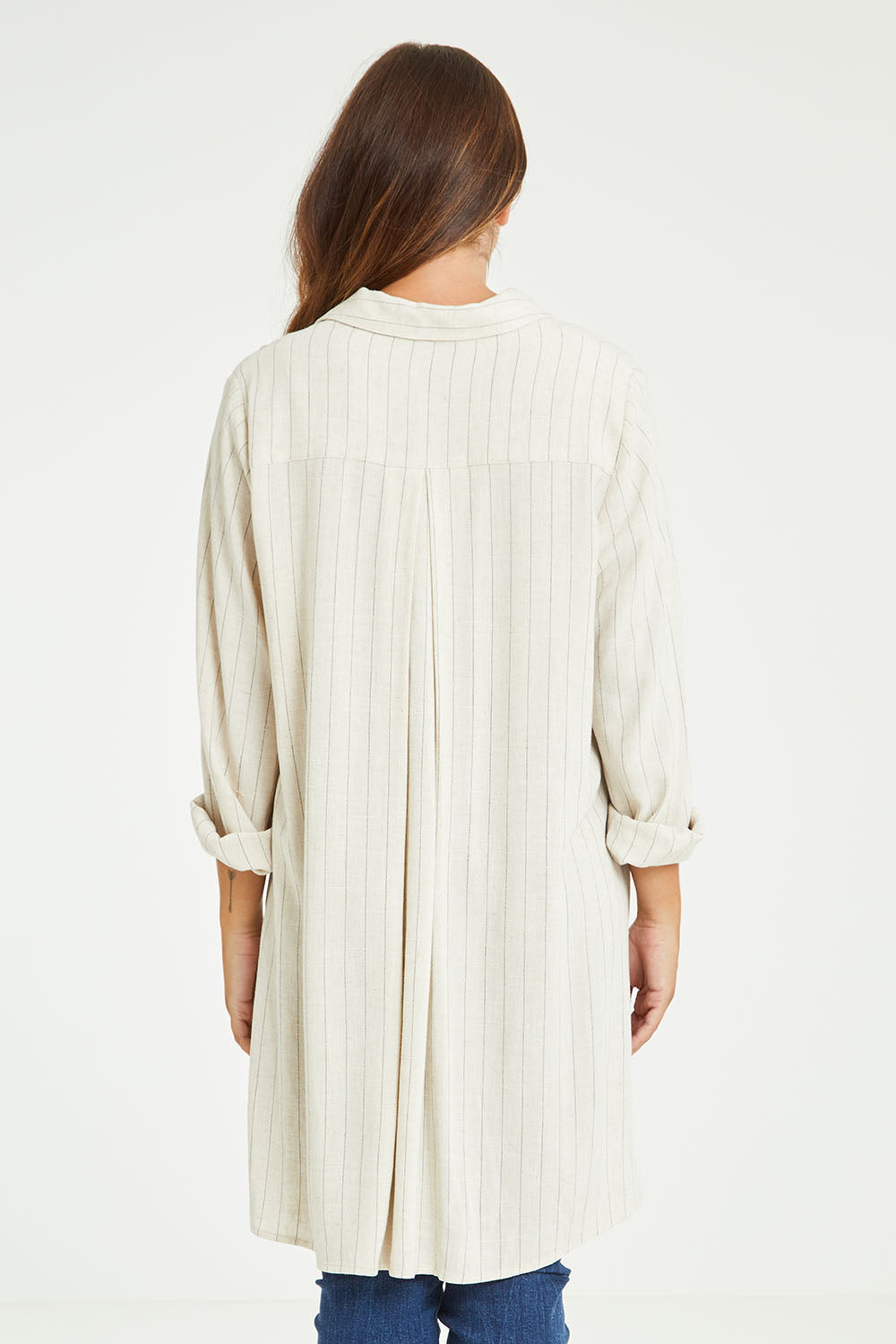 Model Tahlia wearing the Hubert Shirt in colour Hemp (White), from the front, cropped image